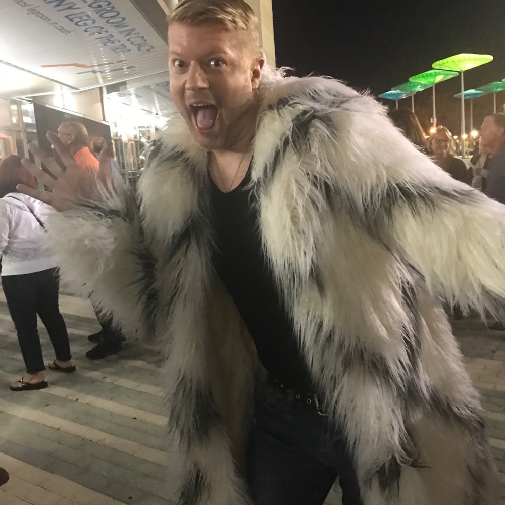 Meet your Posher, Dustin